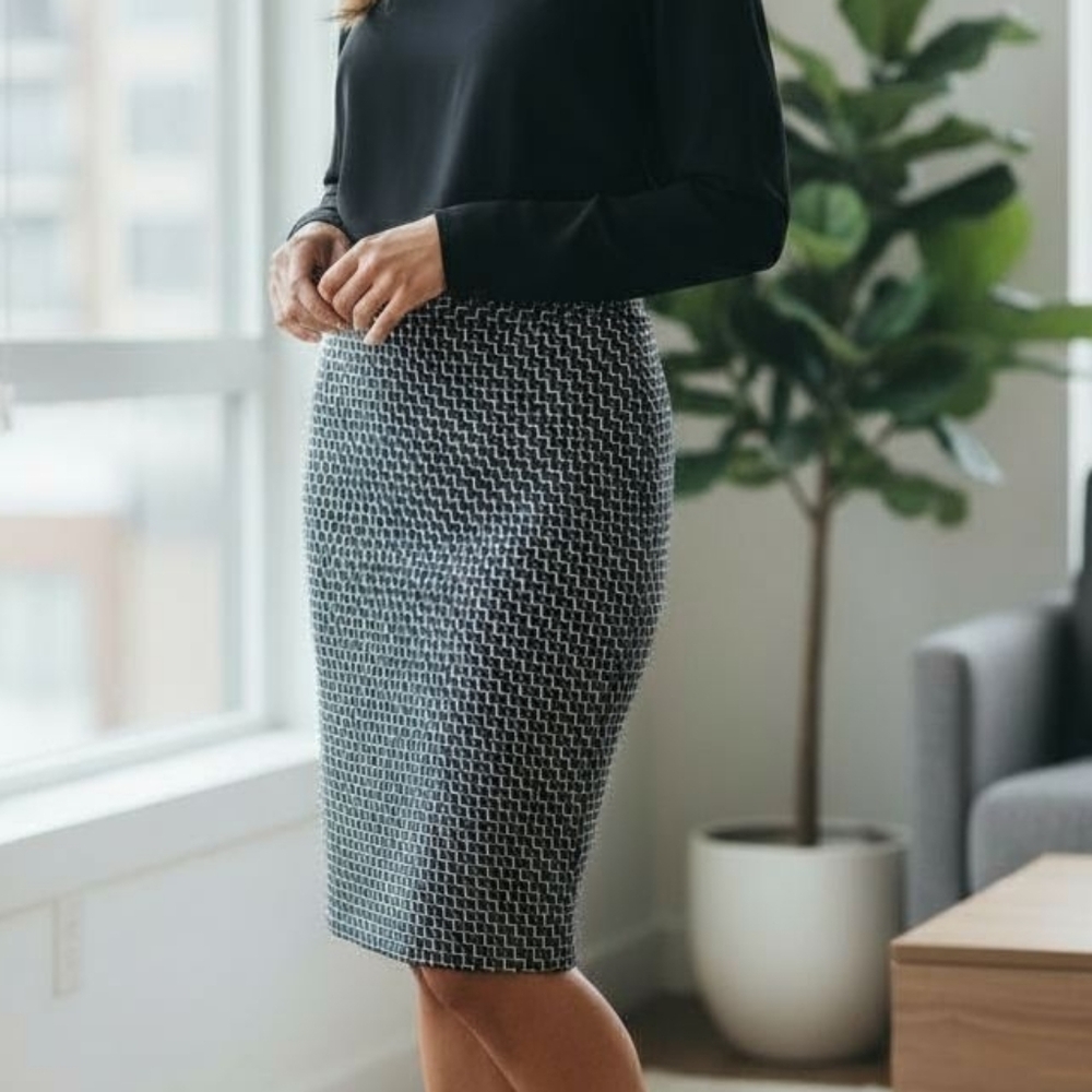 Jones NY Skirt White/Black Tweed EUC Size 12